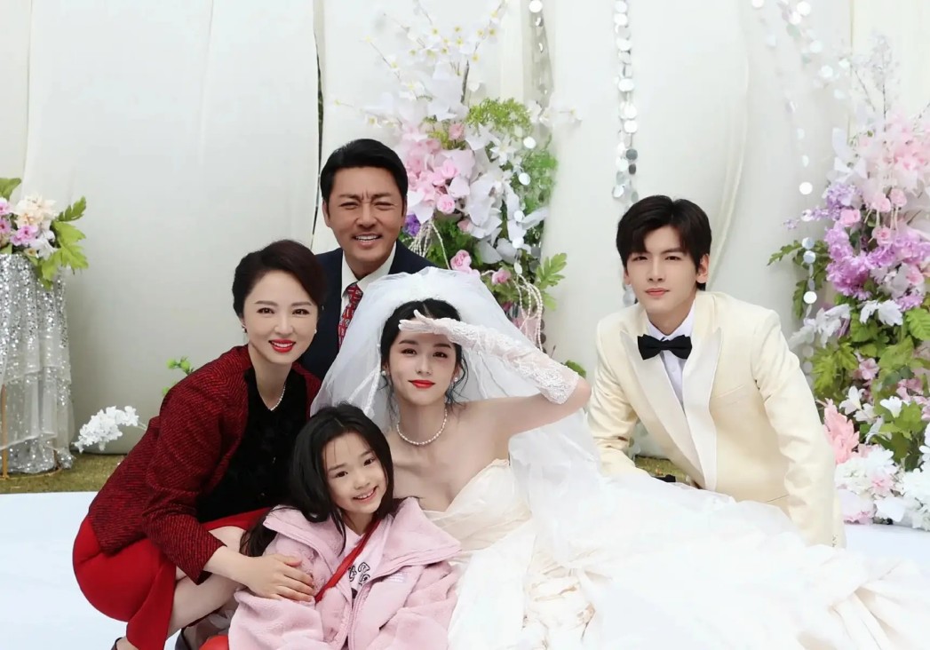 46岁任重近况曝光！娶小6岁孙骁骁生一女，如今婚姻幸福成人生赢家