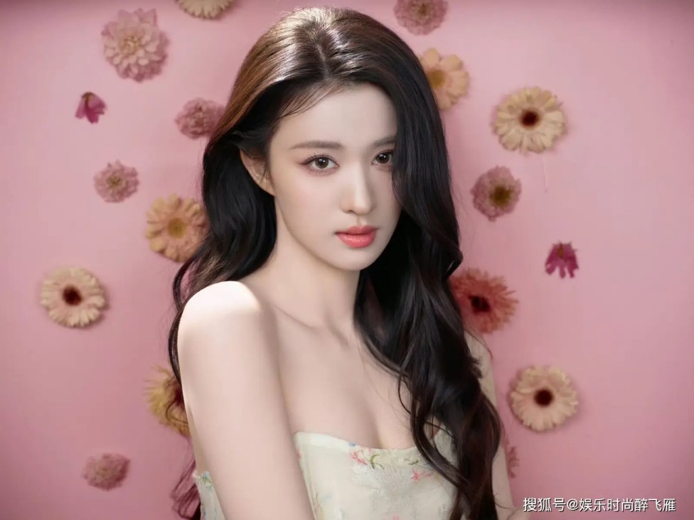 林心如羊毛卷造型惊艳全网：50岁状态绝佳，穿搭减龄25岁