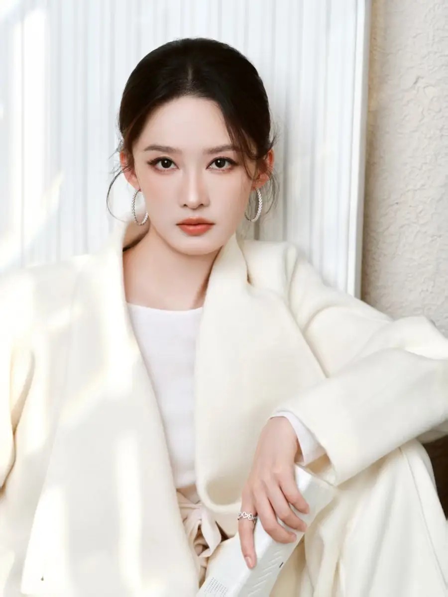 网红李蠕蠕回应与95生恋爱传闻：没有，造谣