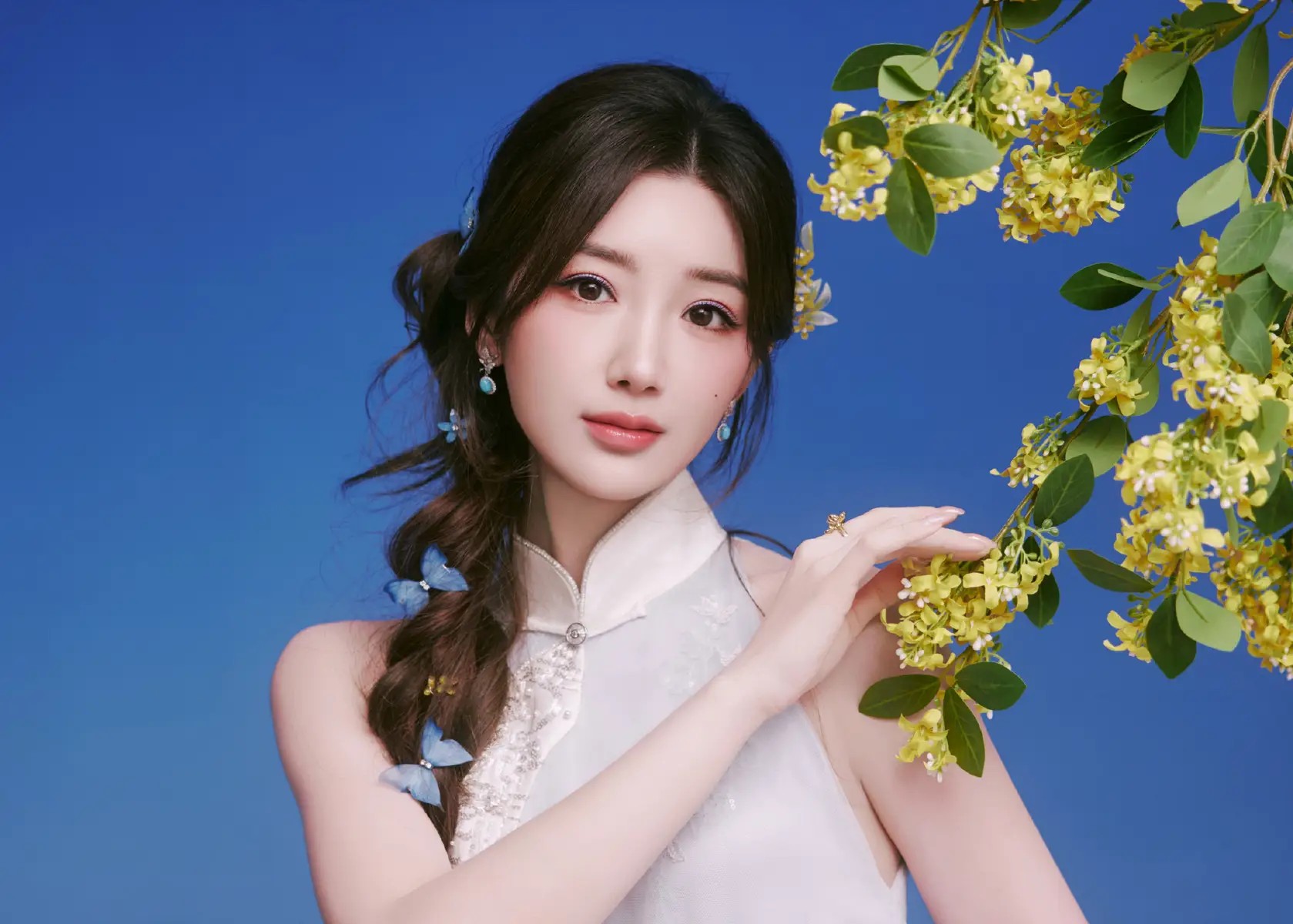 杨茜尧罗子溢结婚10周年！晒四口之家幸福合照，夫妻如今轮流拍剧